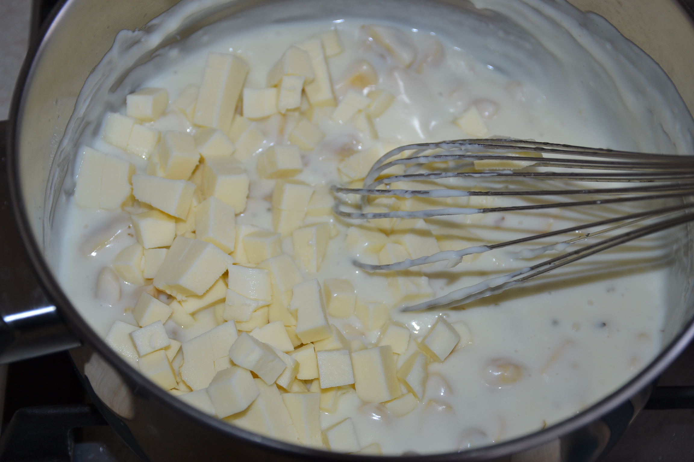 Paste cu sos bechamel, ciuperci si mozzarella