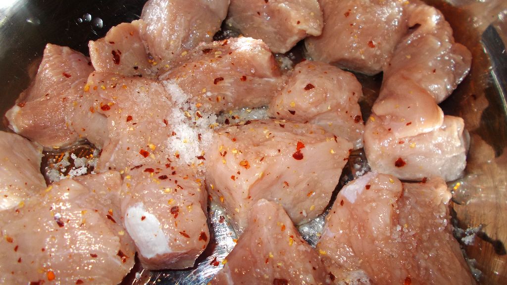 Pulpa de porc in sos de smantana cu piure de cartofi