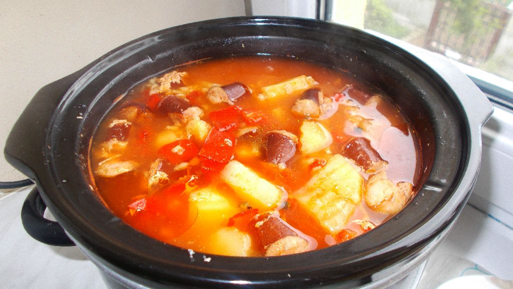 Gulas de porc la slow cooker Crock-Pot
