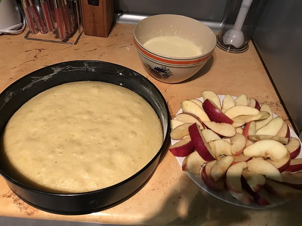 Desert prajitura turnata cu mere