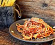 Spaghetti cu sos ragu de pui si parmezan-0