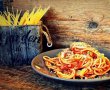 Spaghetti cu sos ragu de pui si parmezan-1