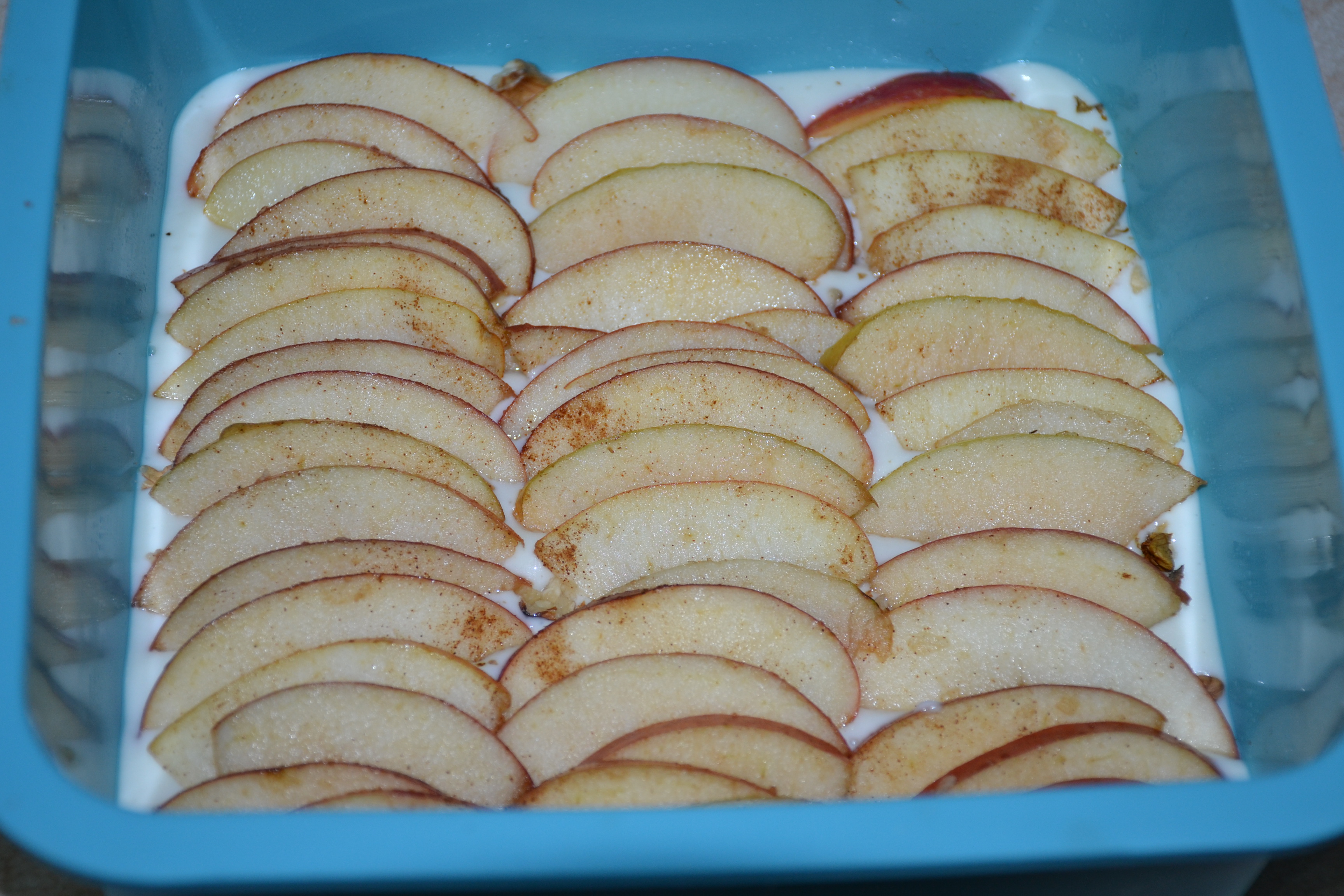 Desert prajitura cu mere, iaurt si nuci