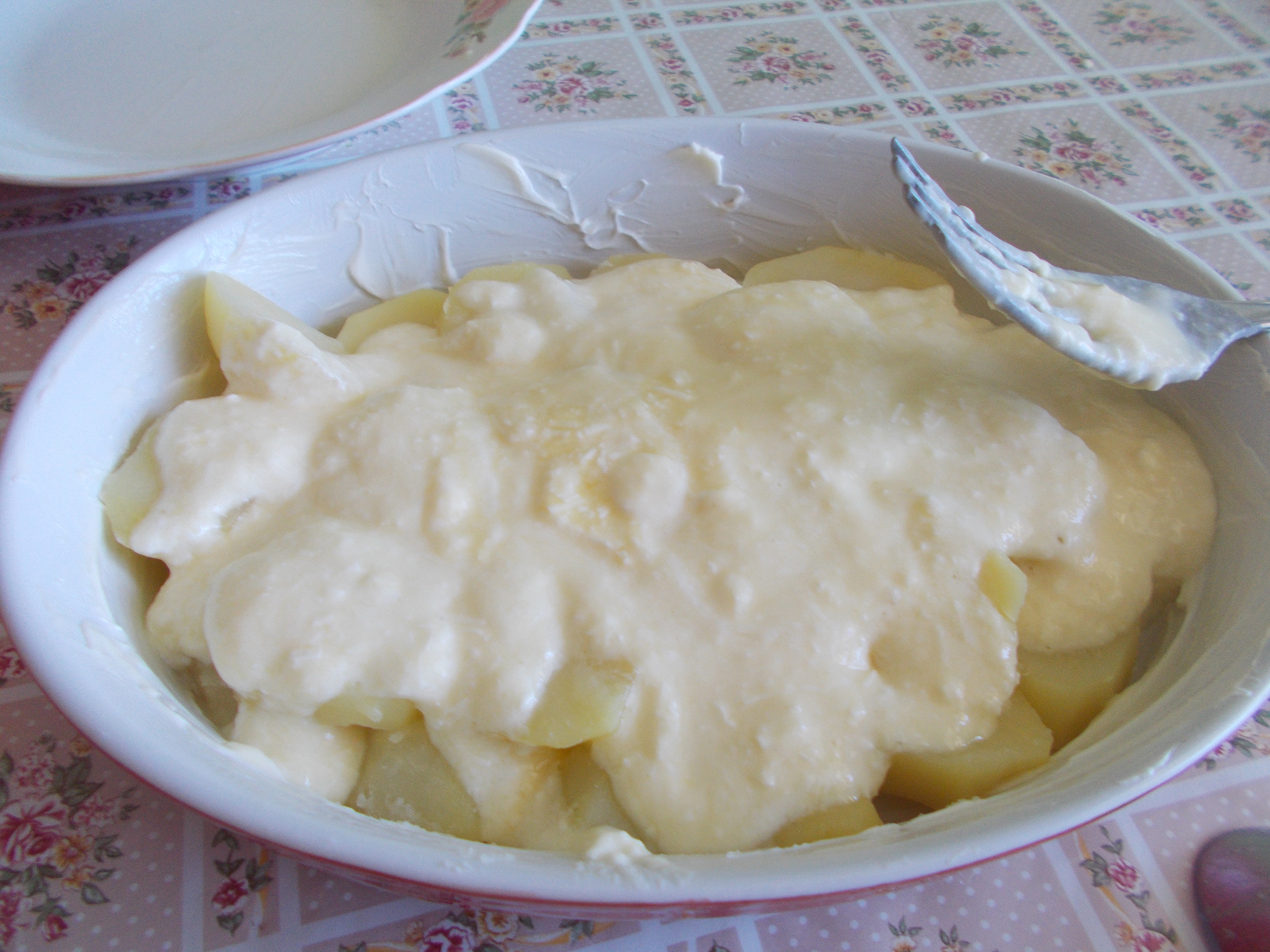 Aperitiv cartofi gratinati cu salata de varza