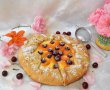 Desert tarta rustica cu piersici si cirese-2