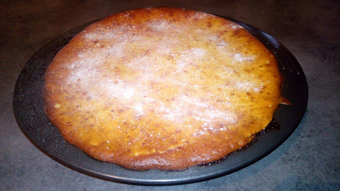 Desert tarta cu cirese si crema de branza