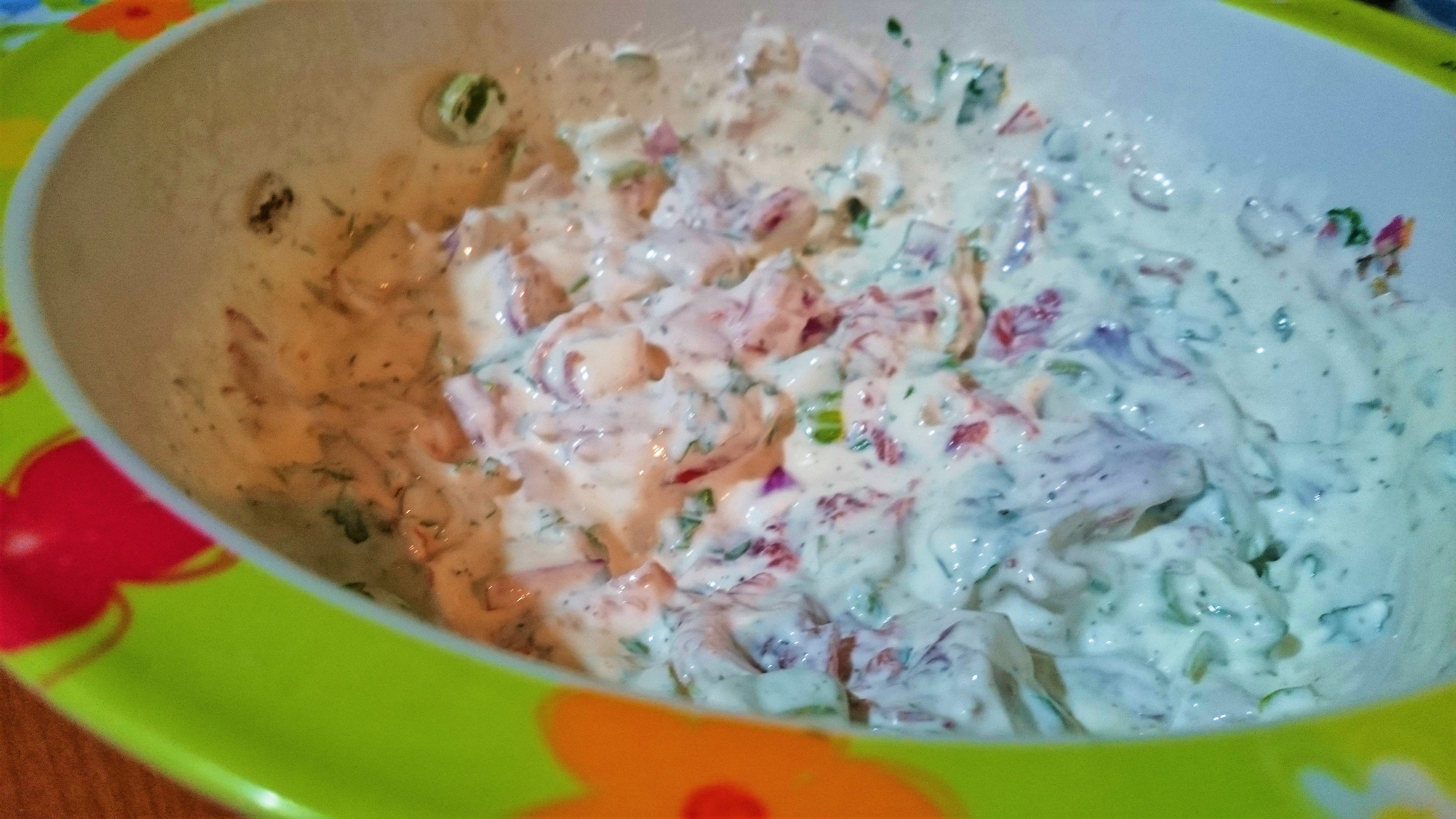 Salata de fasole verde fideluta cu iaurt cremos