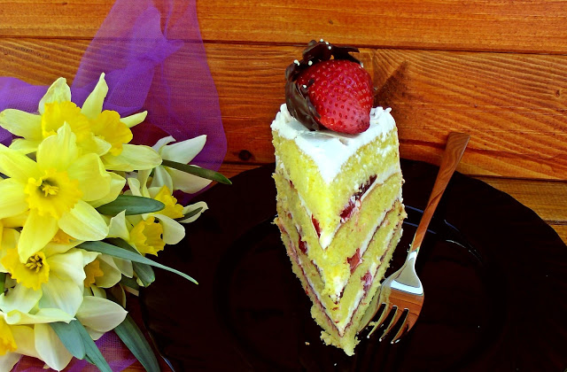 Desert tort cu crema de lamaie, capsuni si jeleu din vin sau 7 ani de bucatareala ori hlizeala pe Bucataras.ro