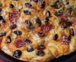 Pizza cu masline, salam banatean si fasole rosie-4