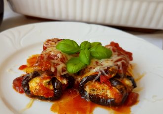 Rulouri de vinete umplute cu ricotta