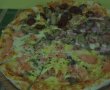 Pizza asortata cu somon-4