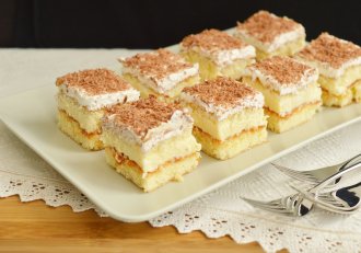 Desert prajitura cu crema de vanilie reteta simpla si delicioasa