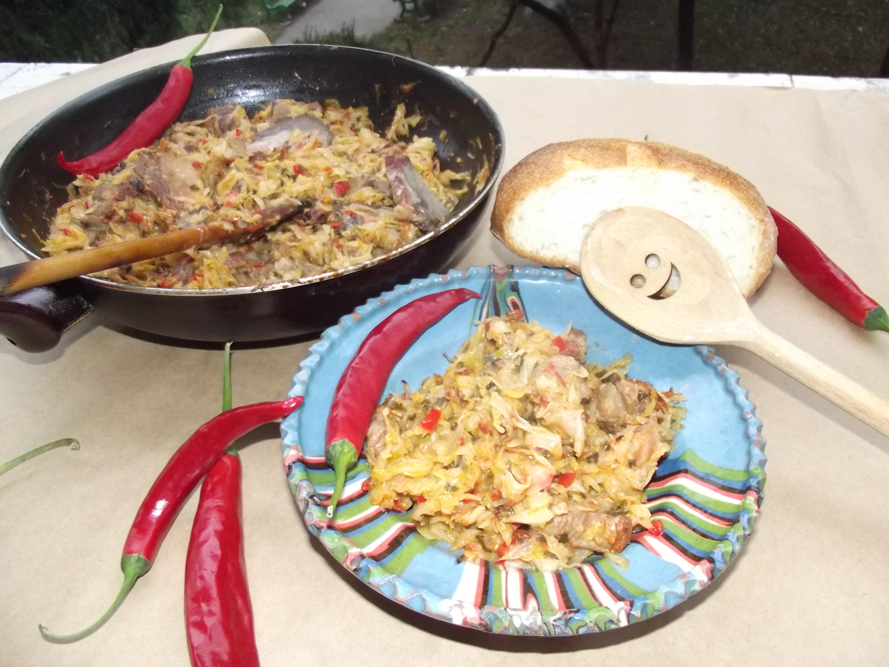 Varza cu afumatura la tigaia wok