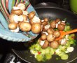 Tocana de praz cu ciuperci brune in aluat de paine-10