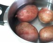 Aperitiv cartofi umpluti cu mozzarella si ou fiert, inveliti in bacon-1