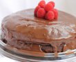 Desert tort de ciocolata cu dulceata de zmeura-4