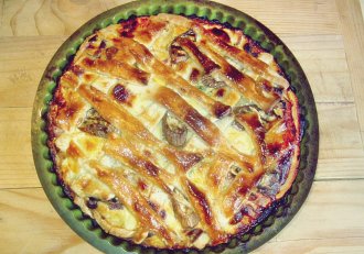 Tarta cu carne de pui, muschi salcrud si vinete chinezesti