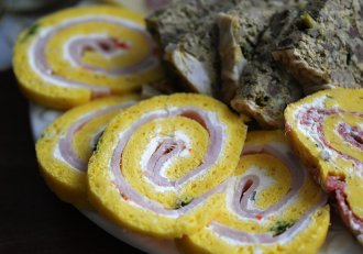 Aperitiv rulada cu sunca si branza