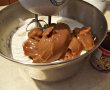 Desert tort de biscuiti cu crema caramel si jeleu de piersici-1