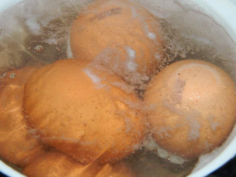 Aperitiv mamaliga in straturi cu oua