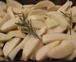 Cartofi la cuptor, cu cascaval afumat si verdeata-1