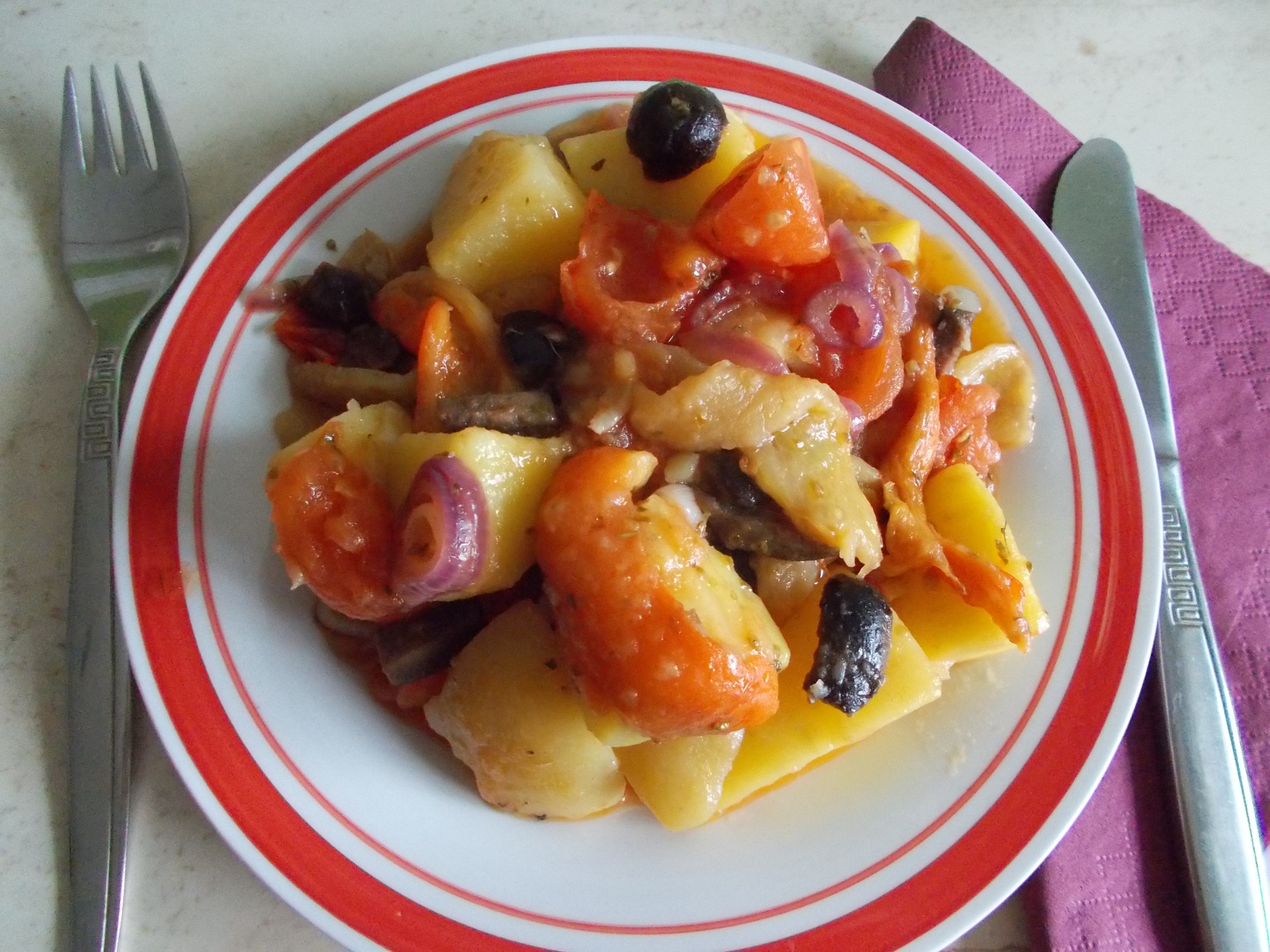 Salata mediteraneana, cu cartofi si ardei copti