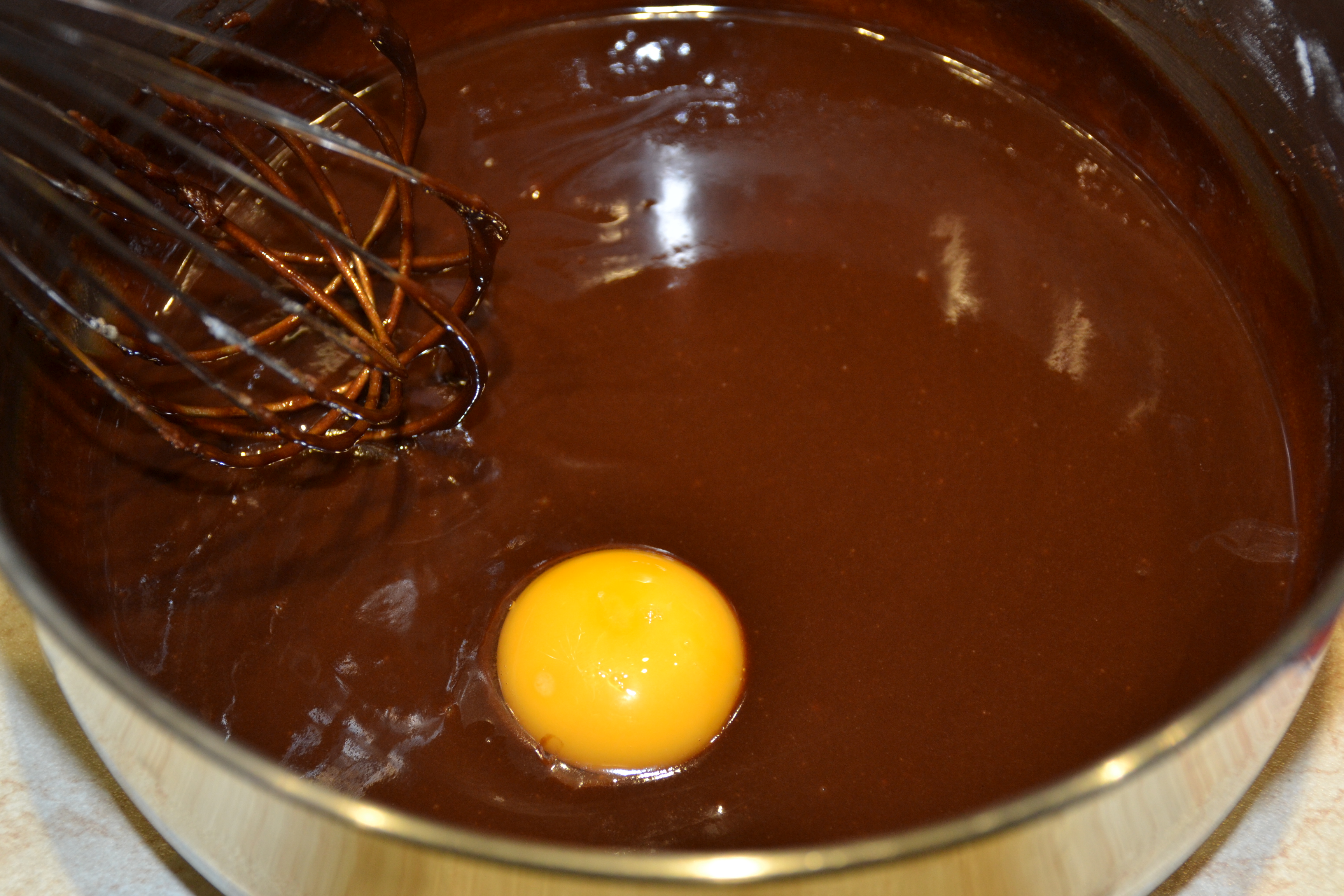 Desert prajitura cu ciocolata si jeleu de zmeura