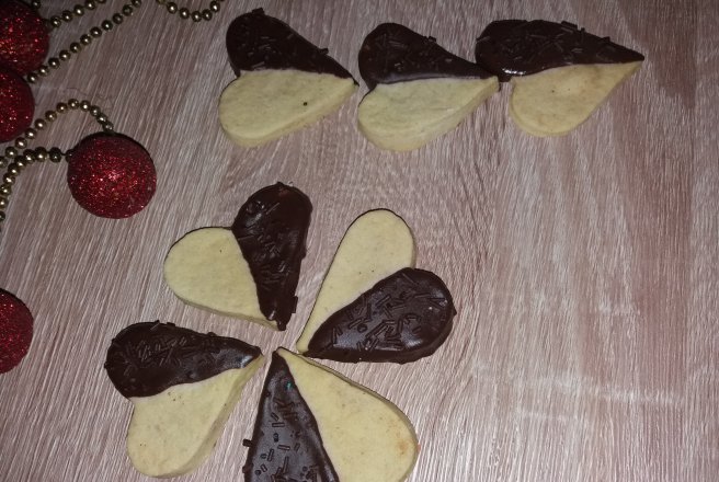 Desert biscuiti inimioare cu ciocolata