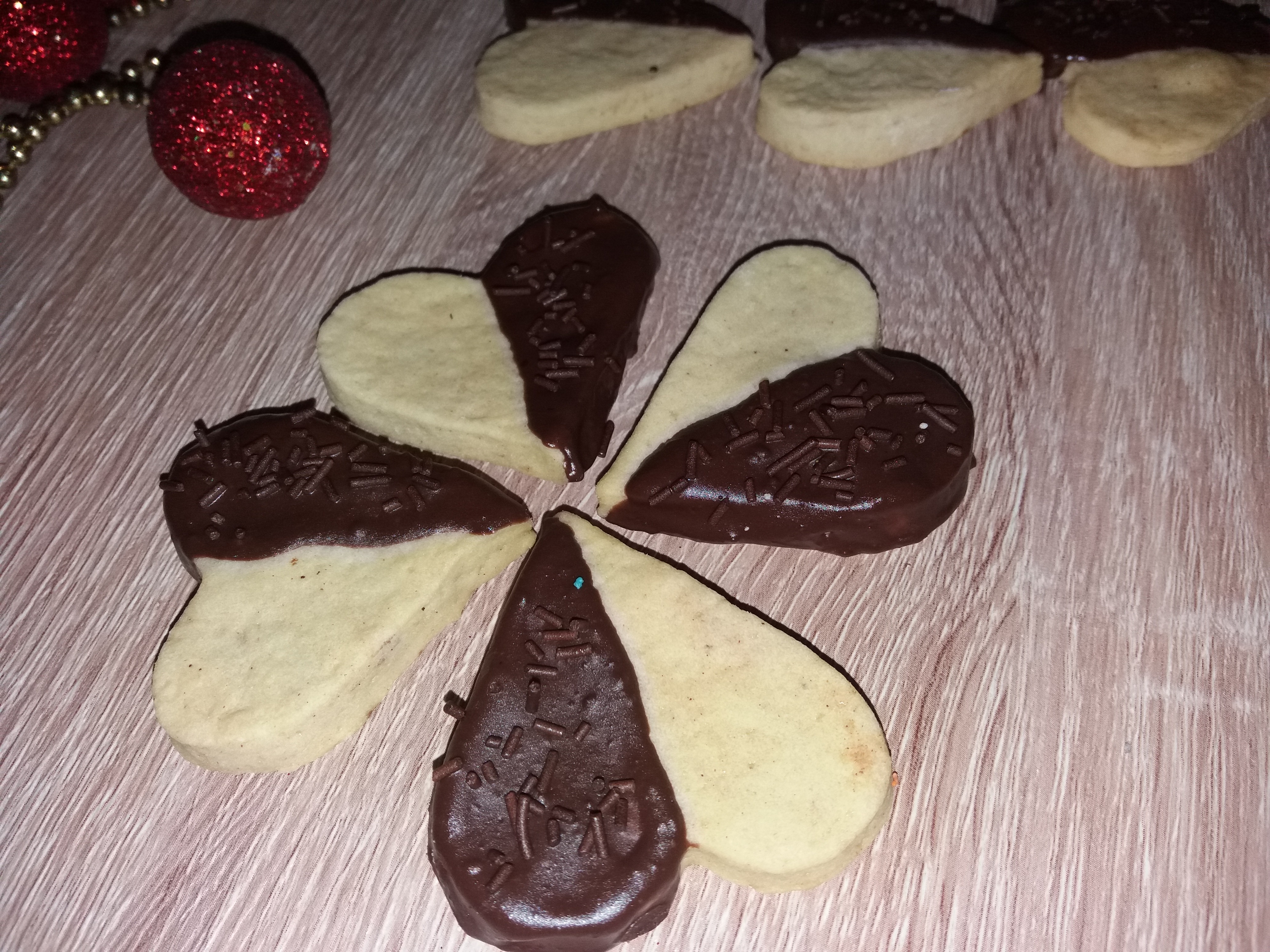 Desert biscuiti inimioare cu ciocolata