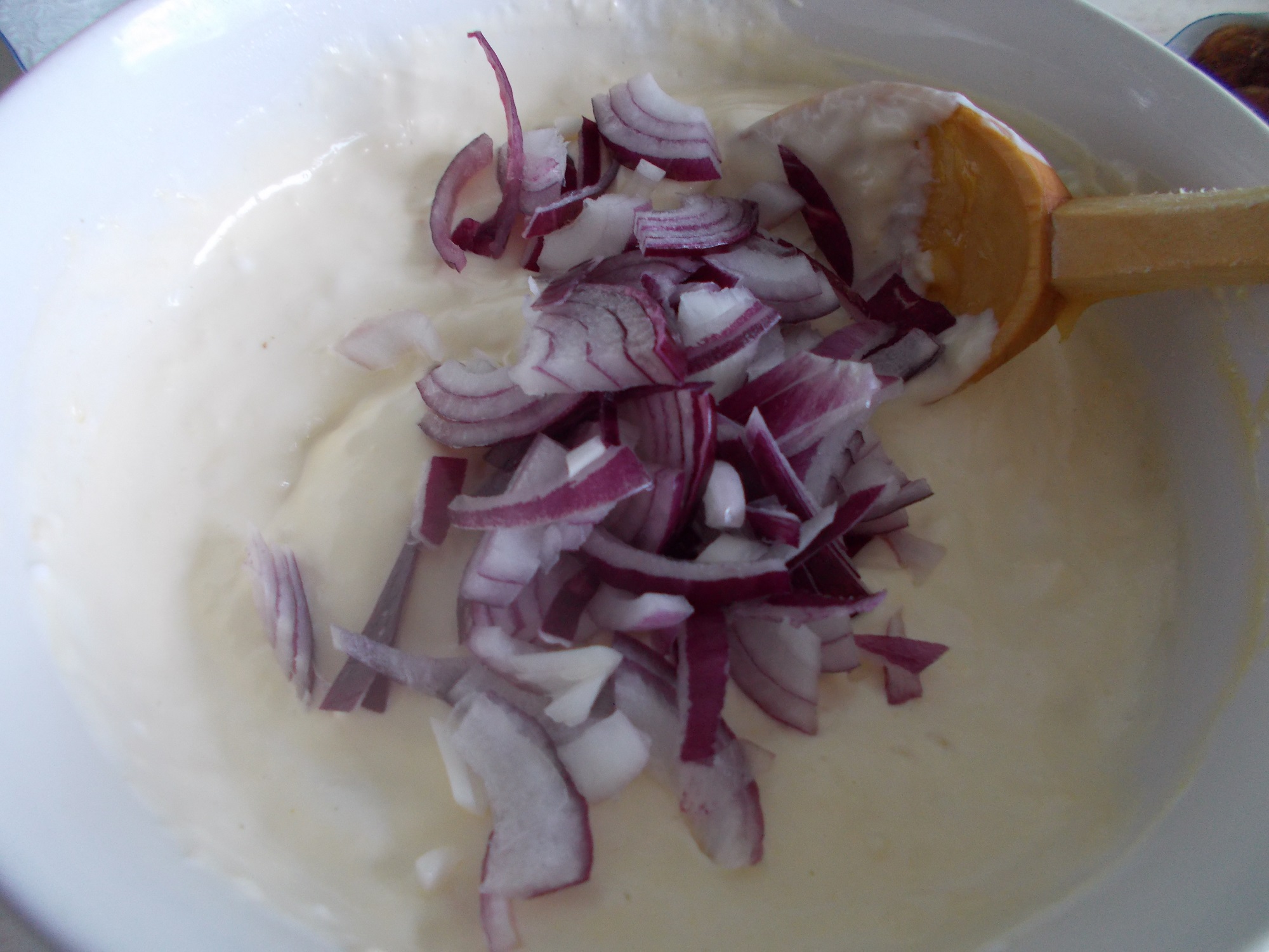 Chiftelute in sos de maioneza cu ceapa