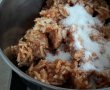 Desert prajitura razuita cu blat de cacao si umplutura de mere si branza-5