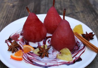Desert pere posate in vin
