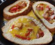 Aperitiv omleta cu sunculita taraneasca si ardei, in felii de paine-5