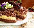 Desert tort ciocolatos cu crema de lamaie si fructe de padure-19