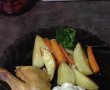 Pui pe pat de sare cu legume si sos gorgonzola-2