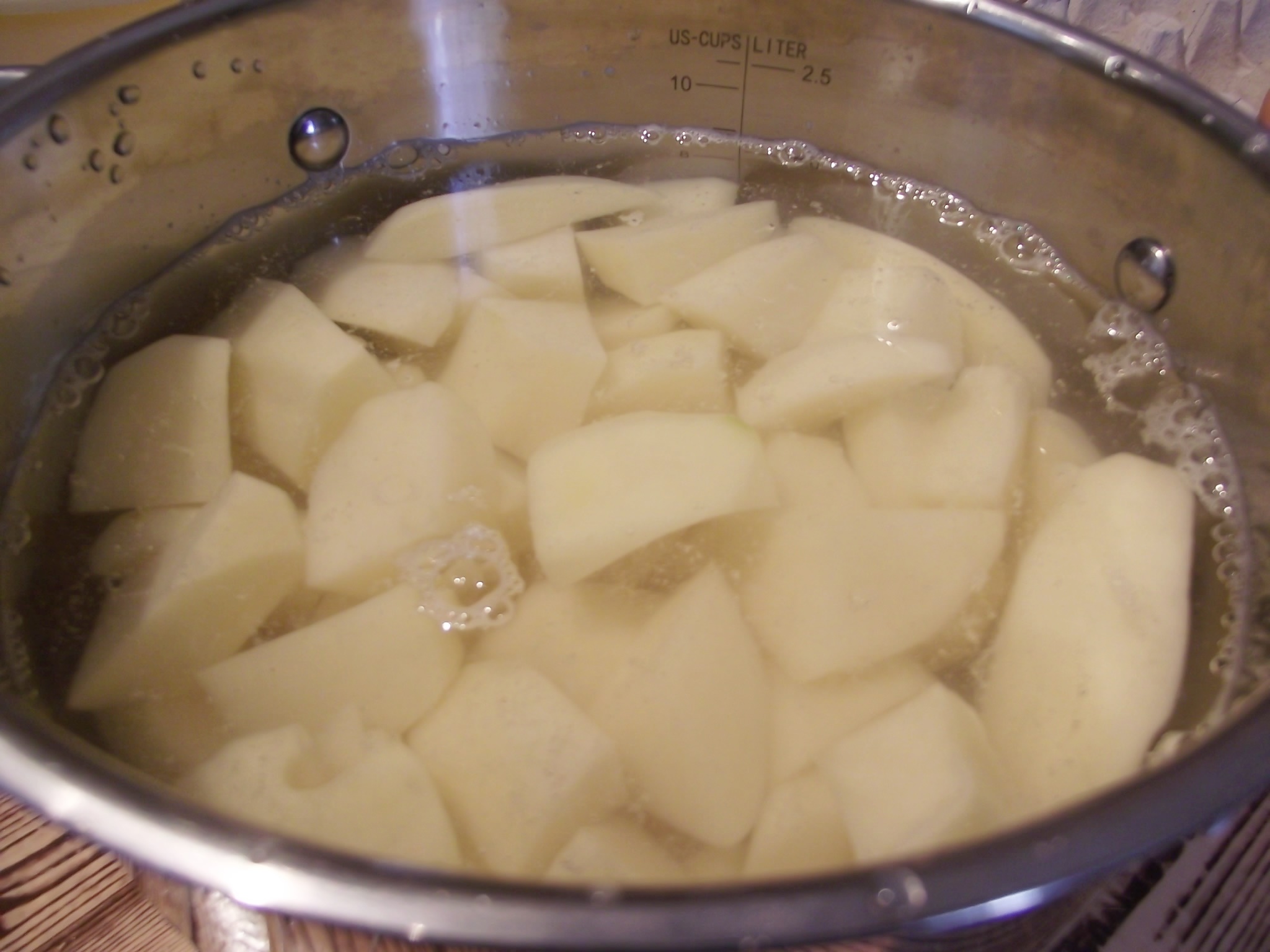Ficatei de pui in sos de soia cu piure de cartofi