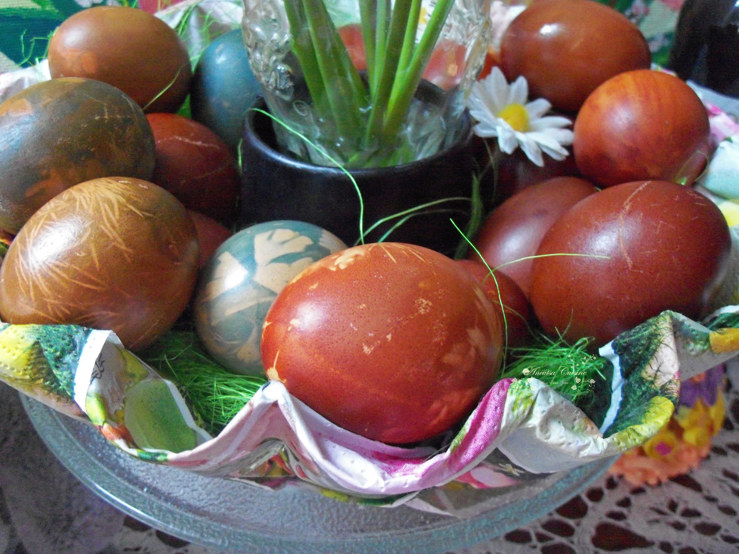 Aperitiv oua in culori naturale pentru Sfintele Pasti