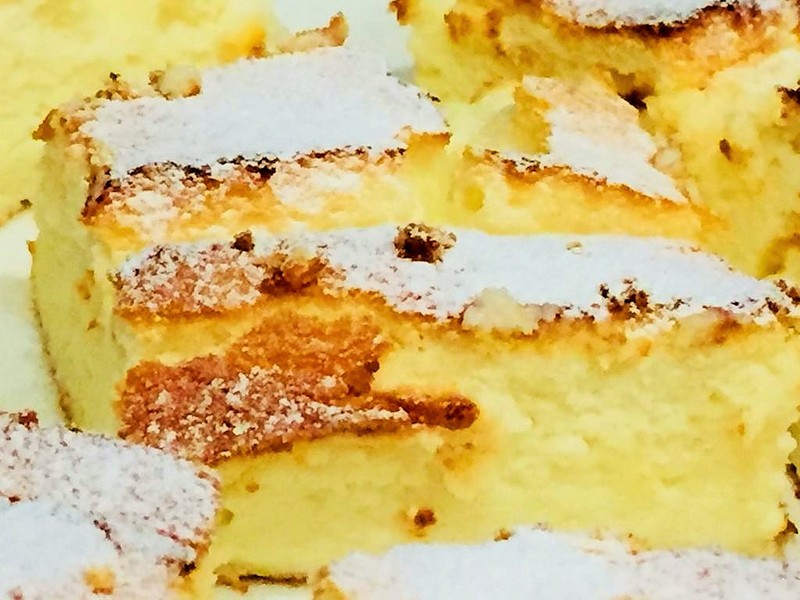 Desert prajitura cu branza dulce, iaurt grecesc si frisca
