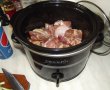 Friptura de pui si porc la slow cooker Crock-Pot cu sos de usturoi verde-2