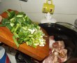 Friptura de pui si porc la slow cooker Crock-Pot cu sos de usturoi verde-3