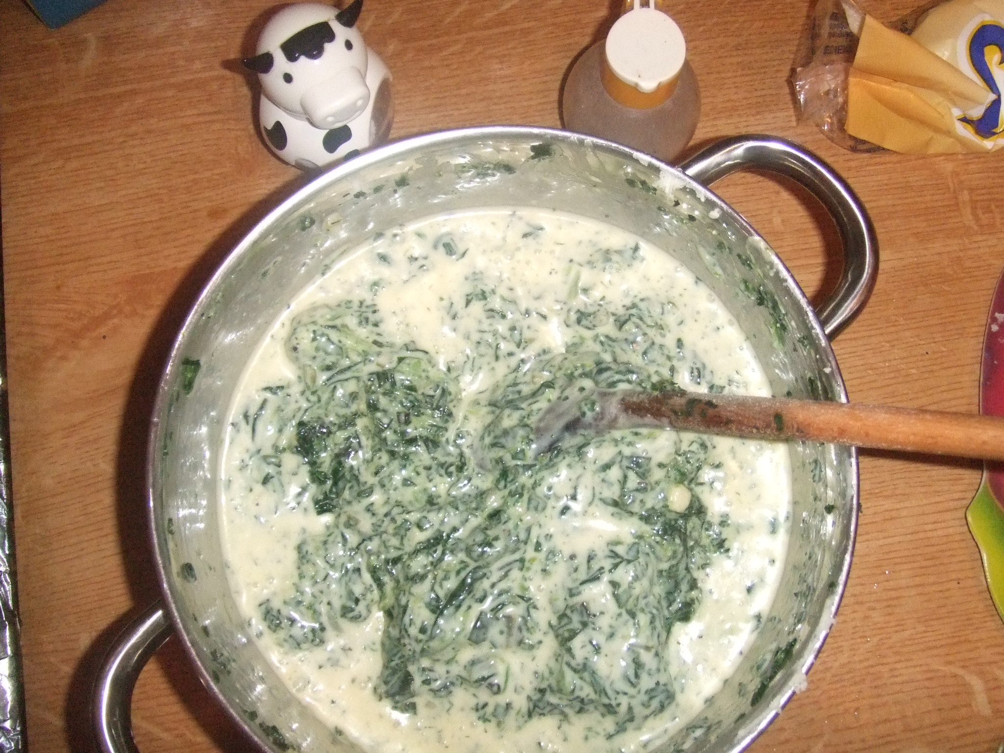 Cheese&spinach in foi de placinta cu carnaciori la cuptor