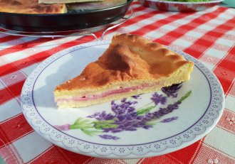 Aperitiv tarta de cartofi cu sunca si cascaval