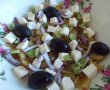Salata de ardei copti, cu branza, ceapa si masline-4