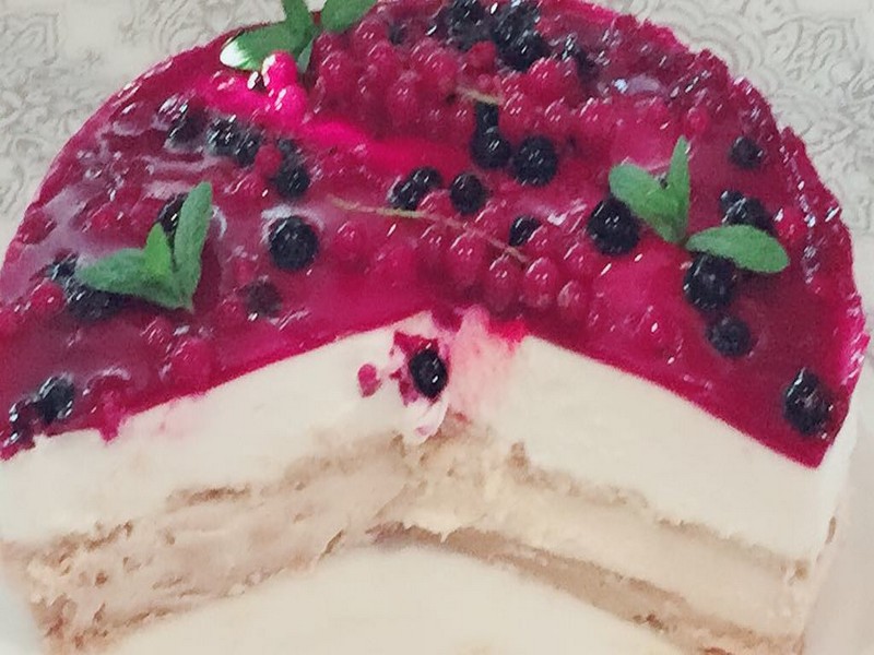 Desert Martini cheesecake cu fructe de padure