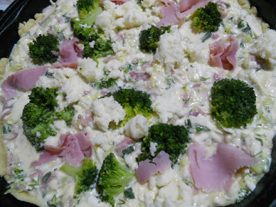 Aperitiv tarta cu branzeturi si broccoli