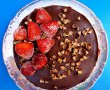 Desert tort de ciocolata cu capsuni (la rece)-8