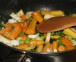 Aripi de pui cu sos de usturoi si morcovi-4