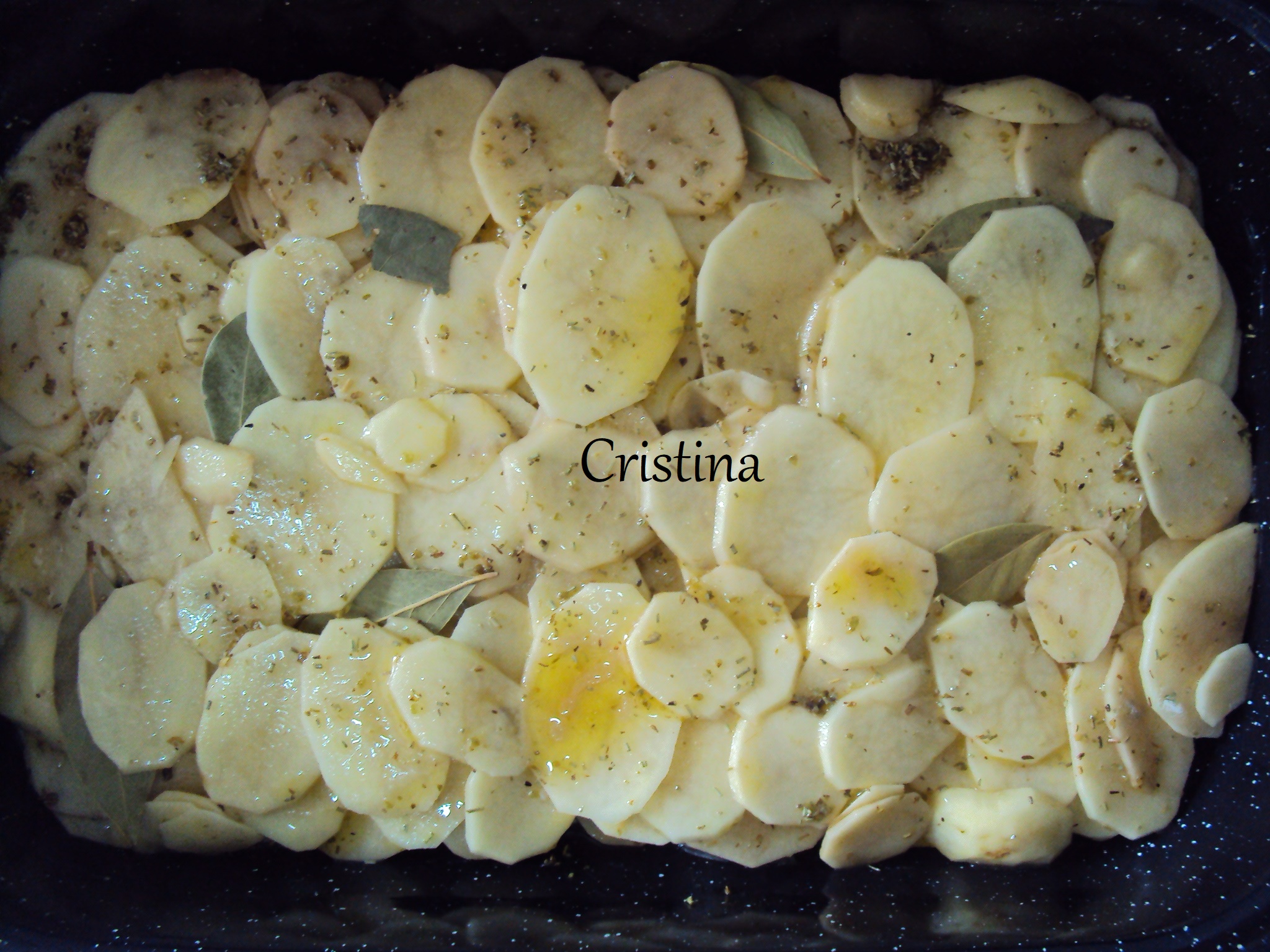 Gratin de cartofi cu ierburi aromate