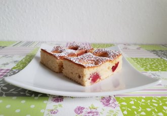 Desert prajitura pufoasa cu cirese