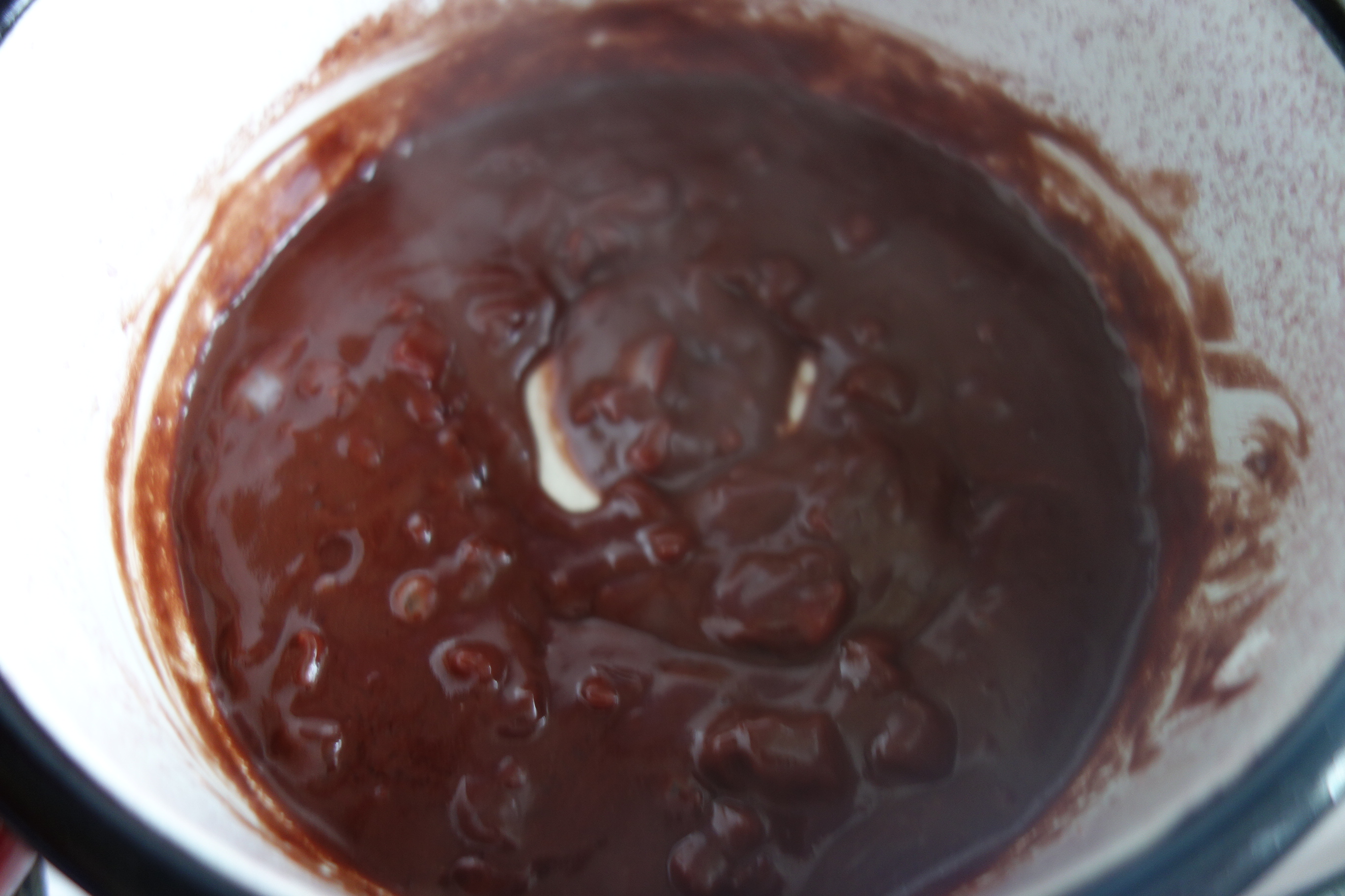 Gratar de vitel cu sos de ciocolata si boia iute
